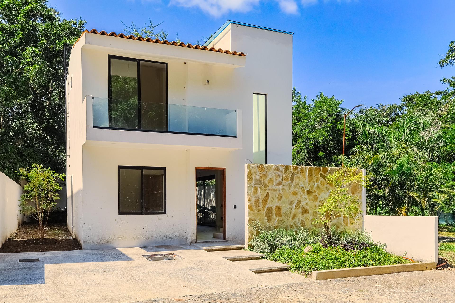 Two-story home with a stone wall at Cumbres de Mita